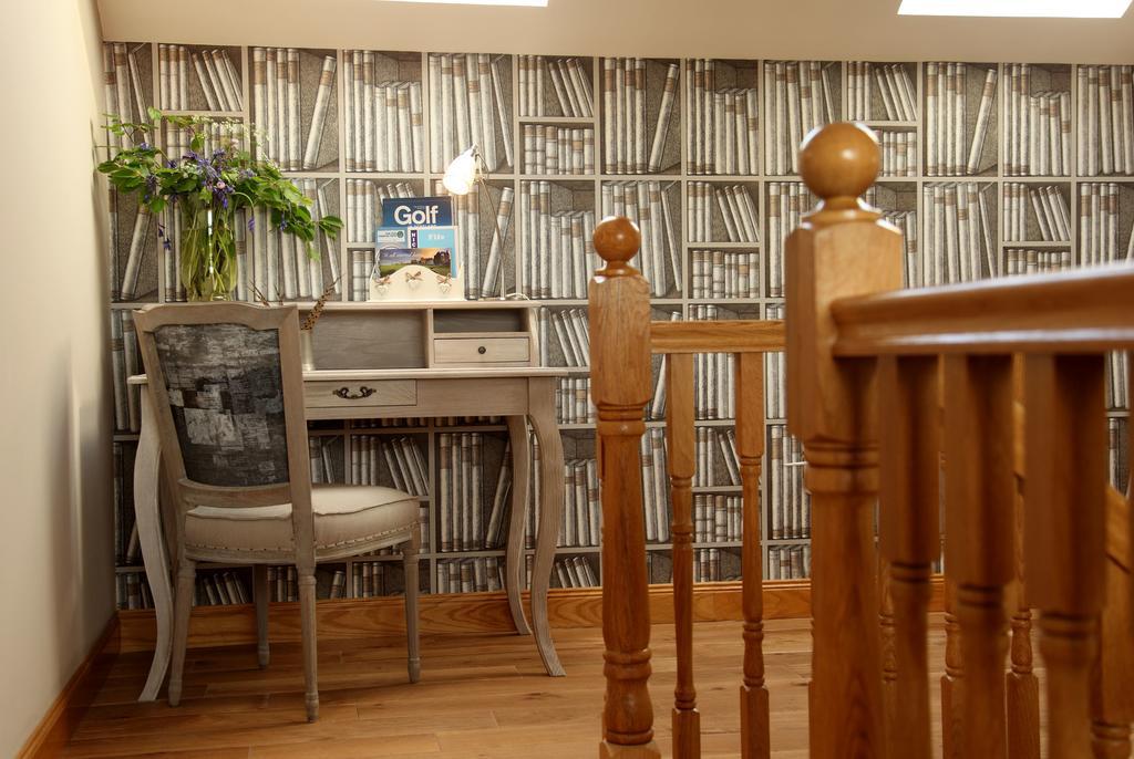 Hawkswood House And The Roundel Villa Peat Inn Room photo