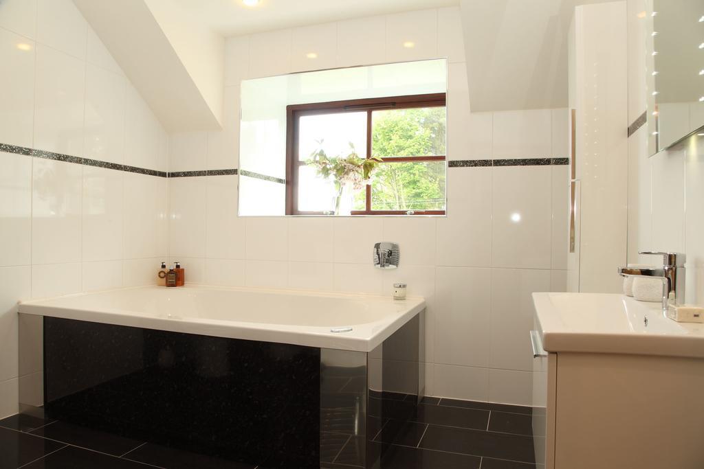 Hawkswood House And The Roundel Villa Peat Inn Room photo