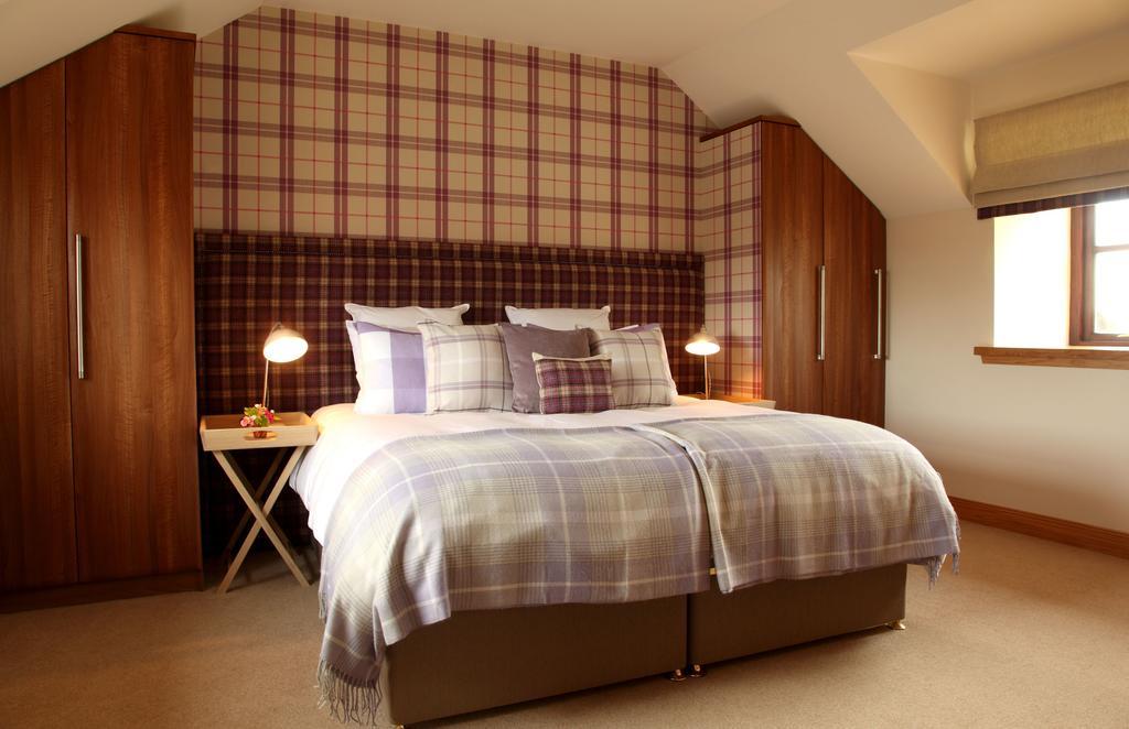 Hawkswood House And The Roundel Villa Peat Inn Room photo