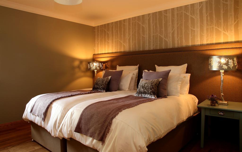 Hawkswood House And The Roundel Villa Peat Inn Room photo